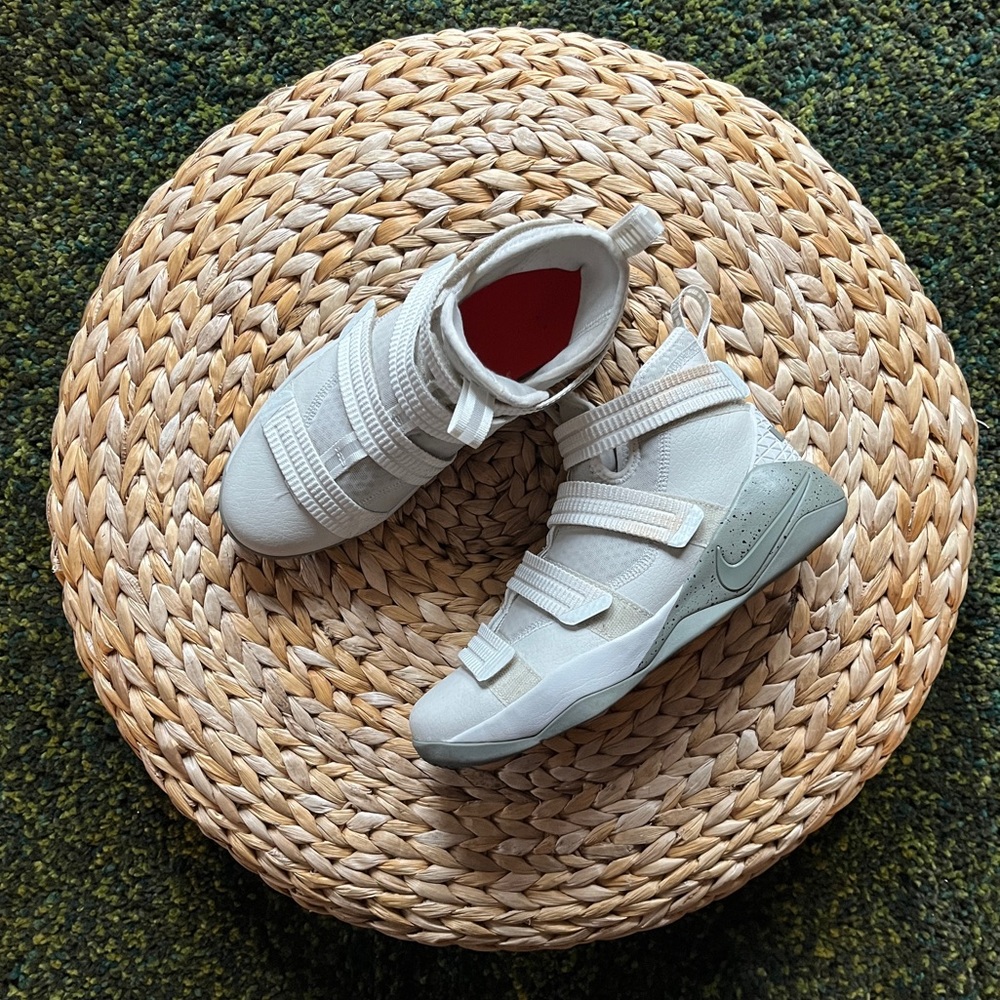 Nike Kids Sneakers in Cream and Gray
